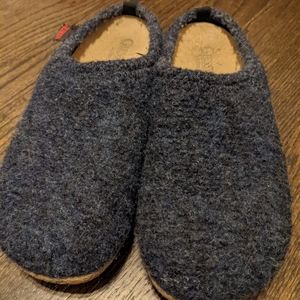 EUC Giesswein slippers, size 41 in blue